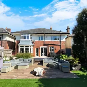  Holiday home Four Bedroom Family Abode With Hot Tub, Garden And Bbq United Kingdom